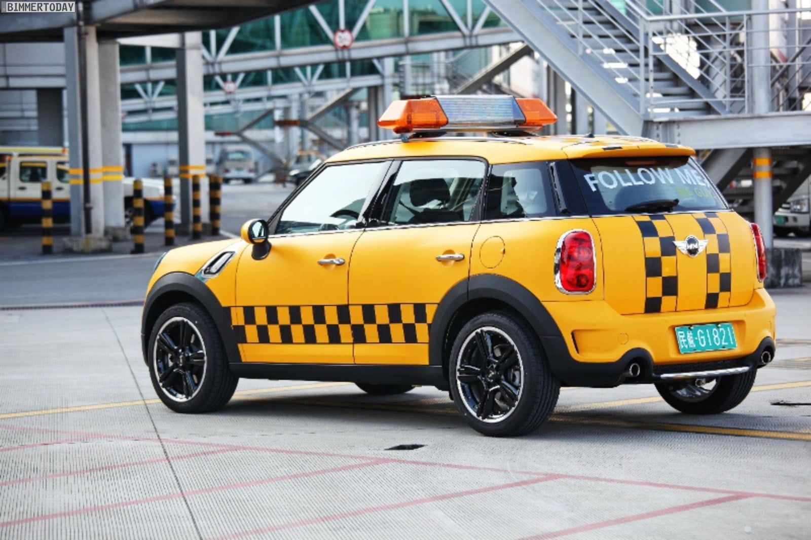 MINI Countryman Follow Me