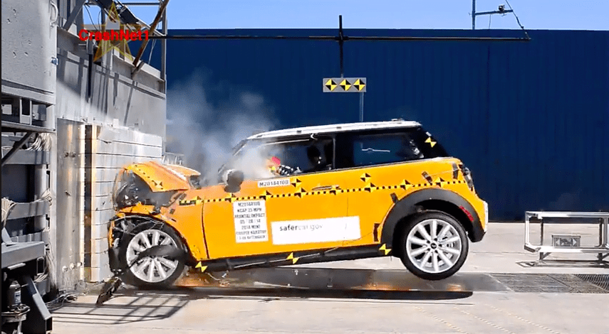 Crash Test mit dem neuen MINI Cooper F56