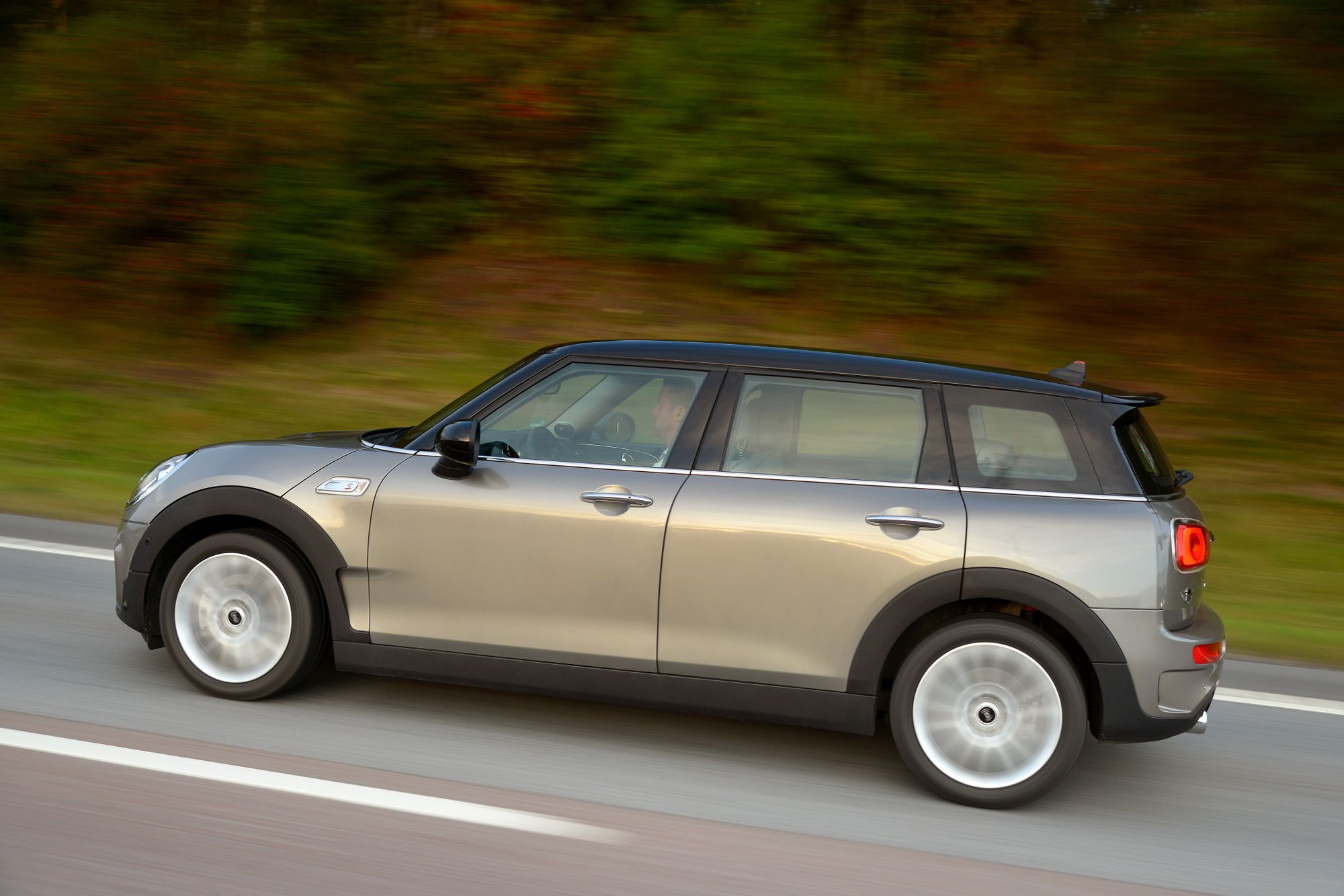 MINI Cooper S Clubman. Melting Silver metallic.