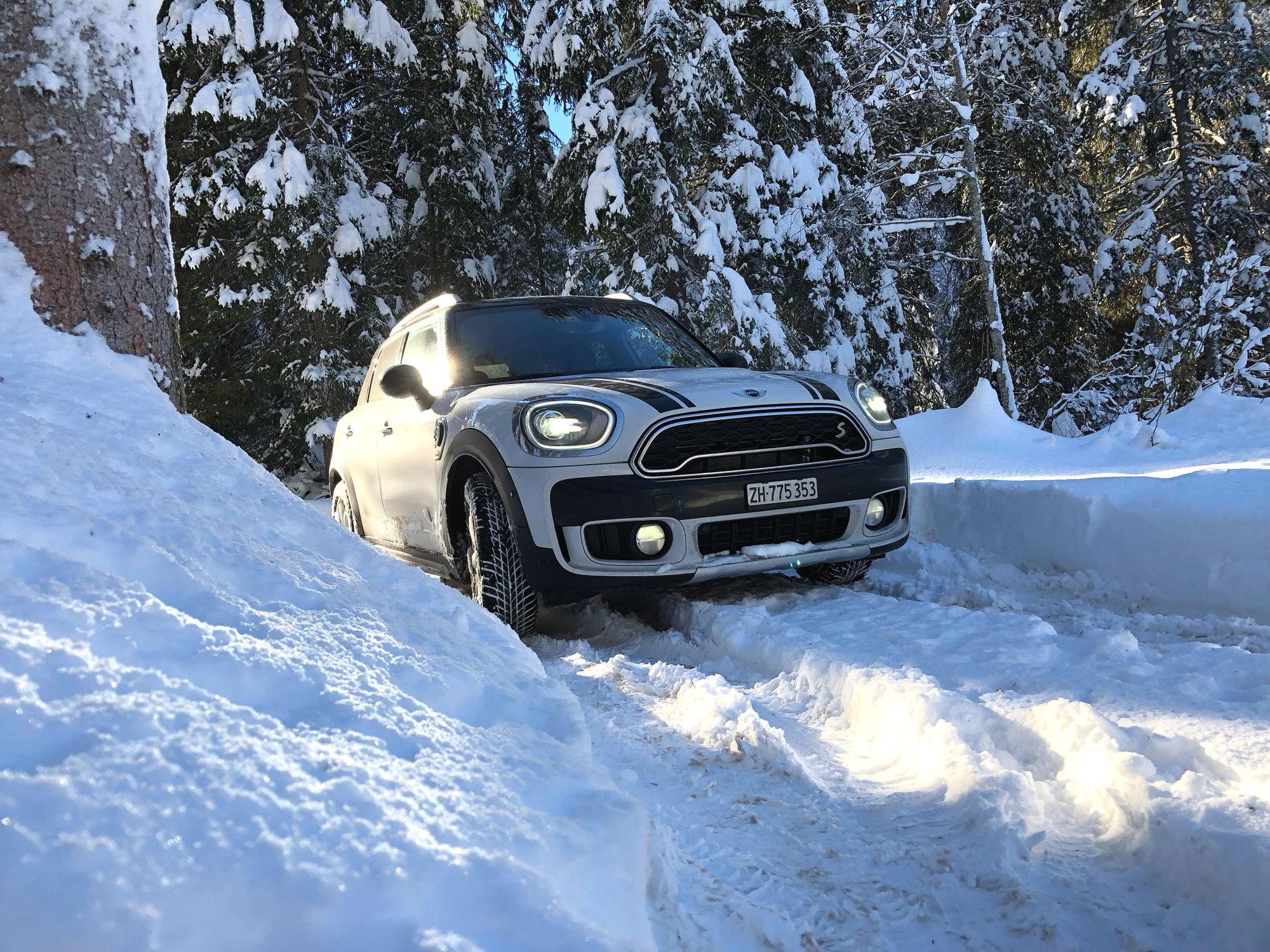 MINI-Countryman-Plug-In-Hybrid-Arosa-0370