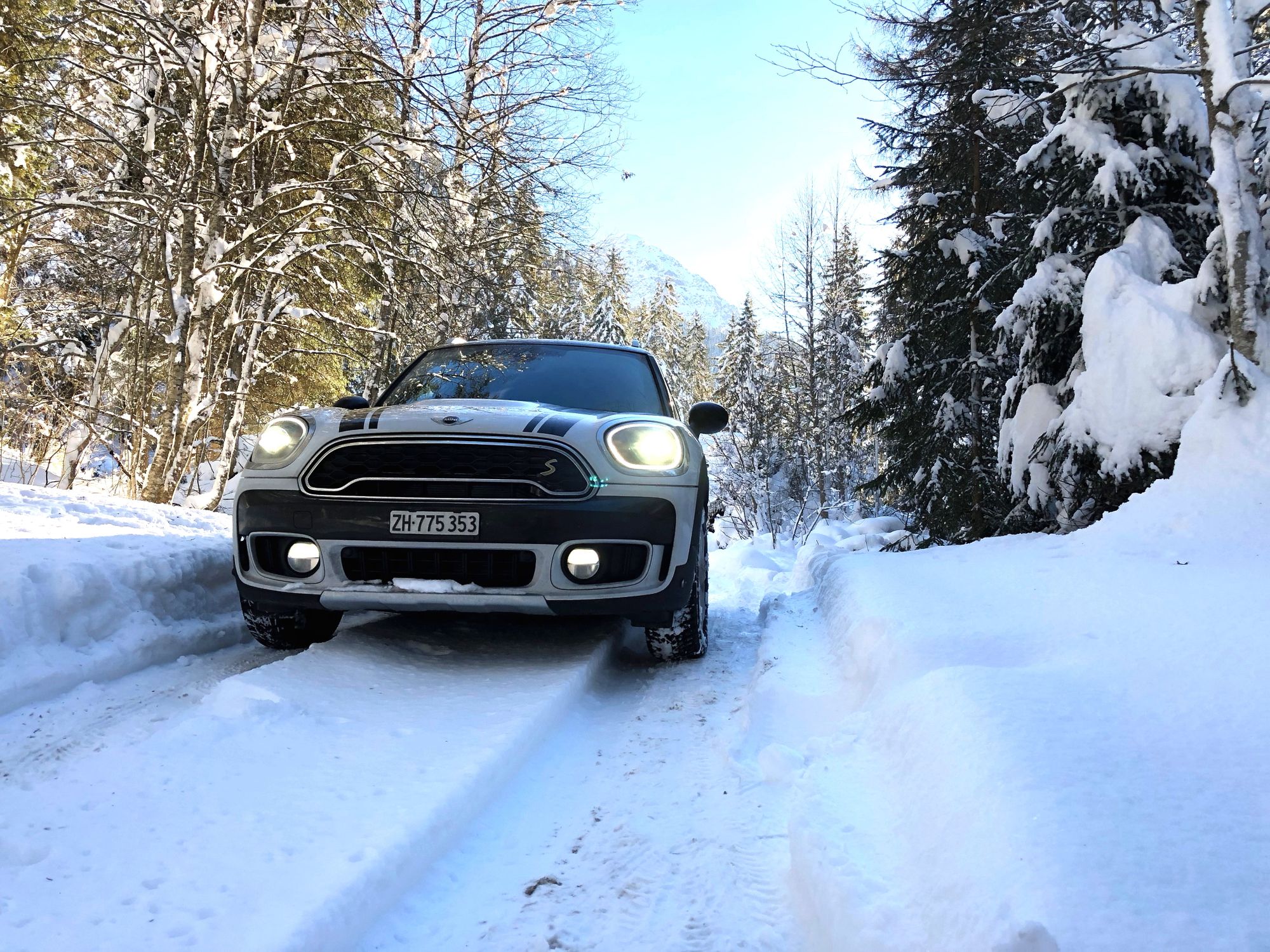 MINI-Countryman-Plug-In-Hybrid-Arosa-0400