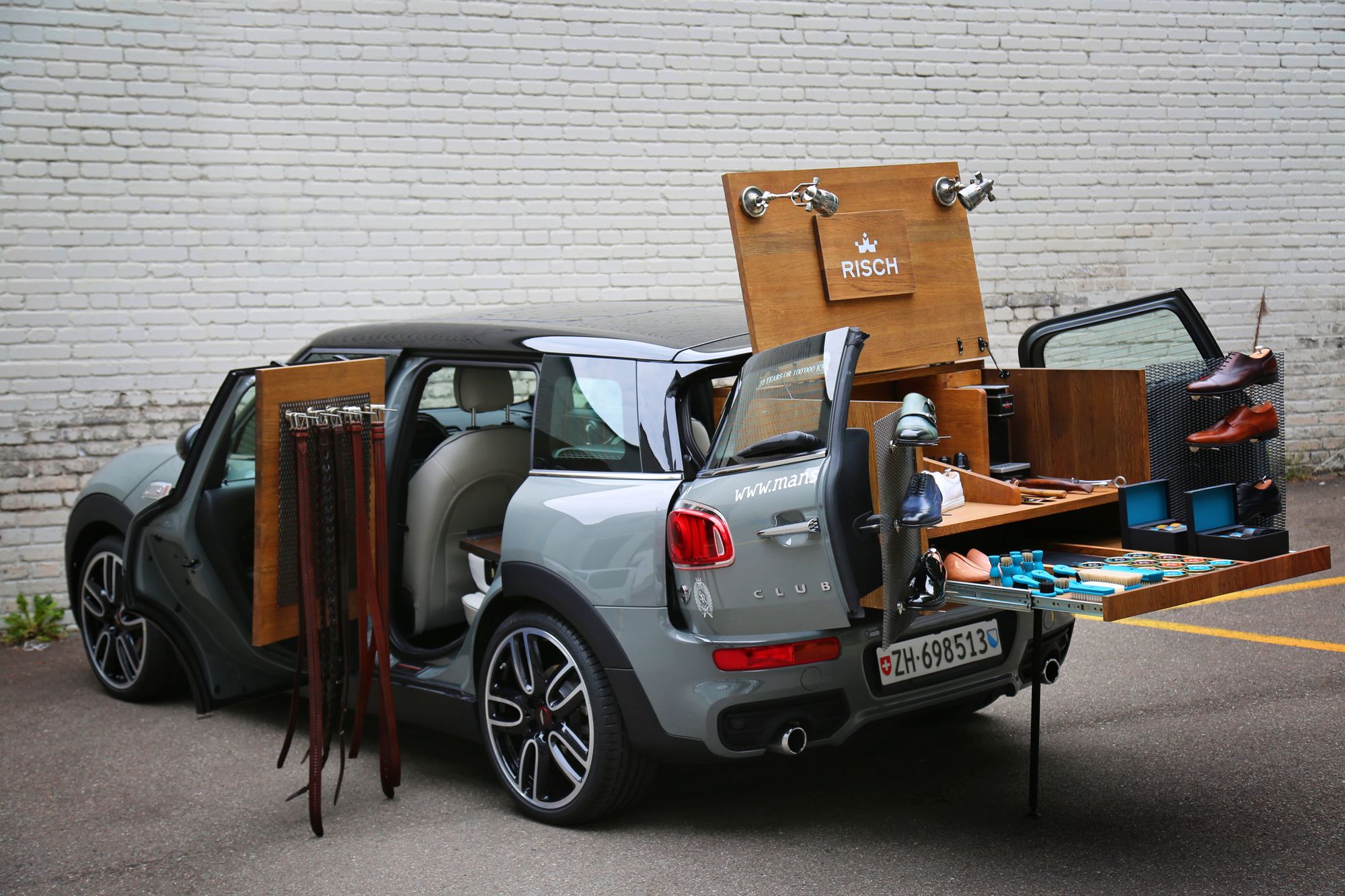 ein kompletter Showroom in einen MINI Clubman gebaut.