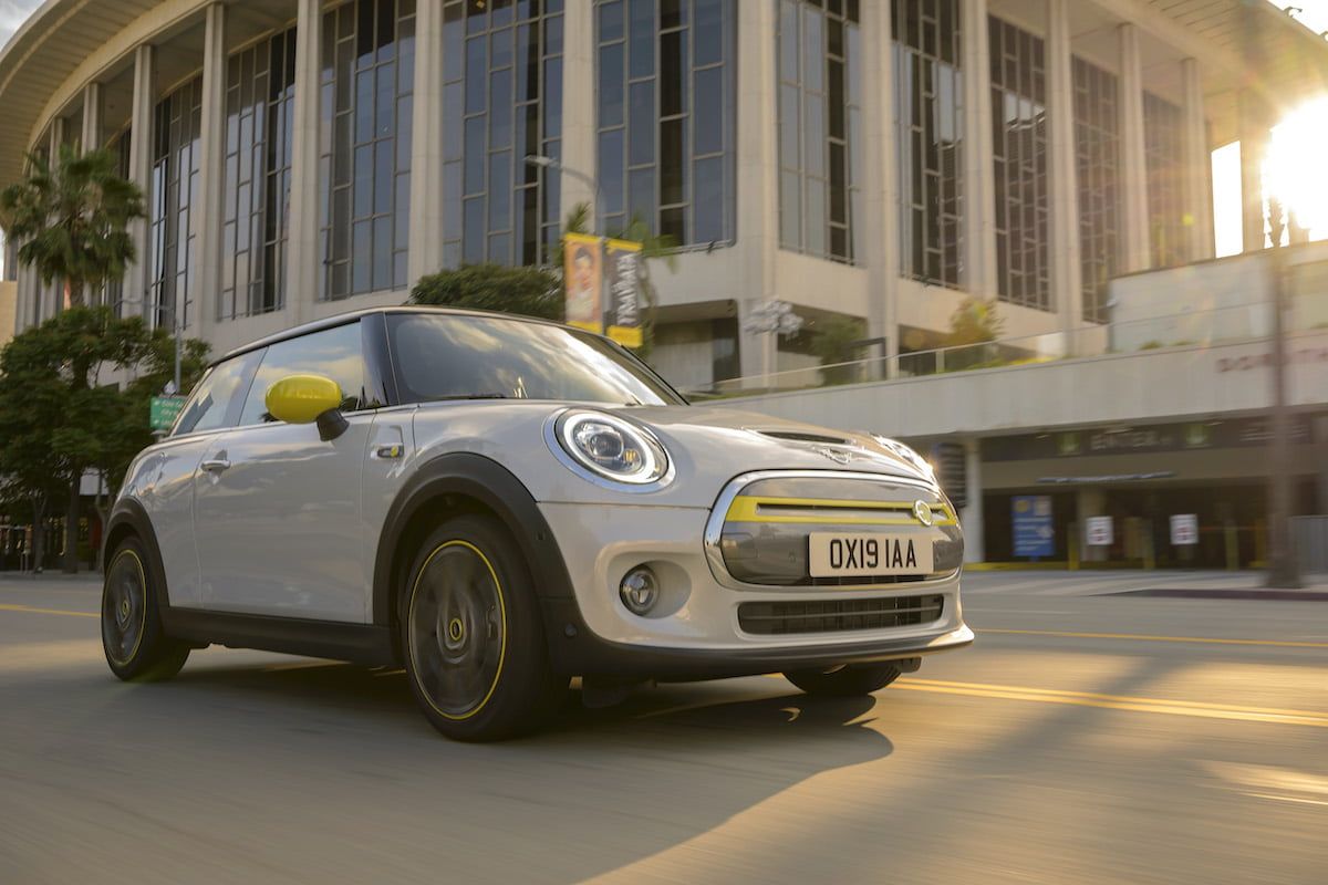 MINI Cooper SE in der Stadt